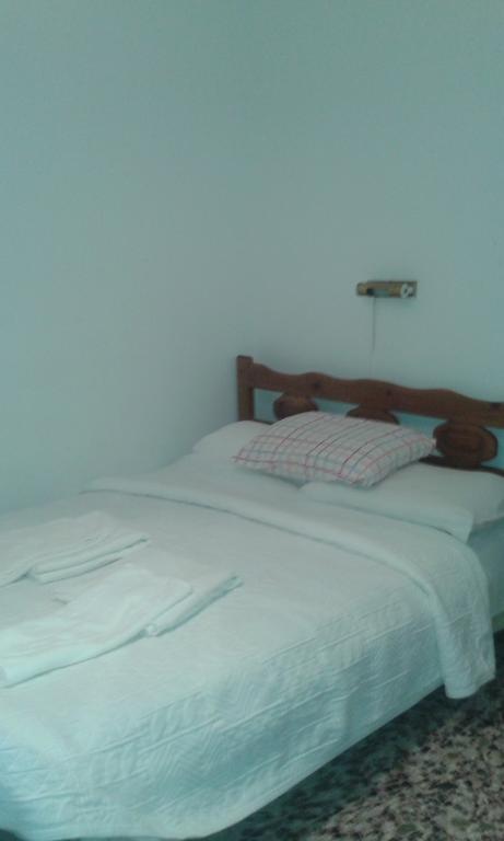 Manoleas Rooms To Let Leonidio Room photo