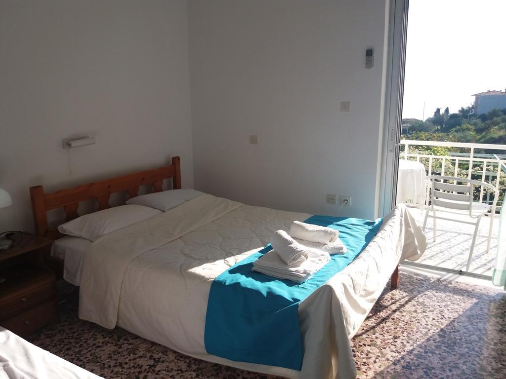 Manoleas Rooms To Let Leonidio Exterior photo